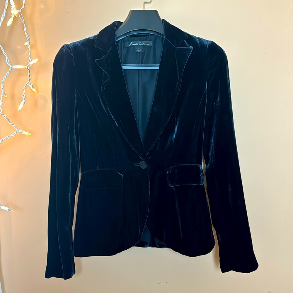Beautiful Kenneth Cole New York Velvet Blazer Size 4